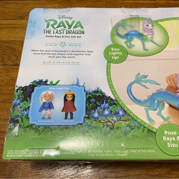 Disney Raya and The Last Dragon 6-Inch Petite Raya Doll and Feature Sisu Dragon - Picture 8 of 9